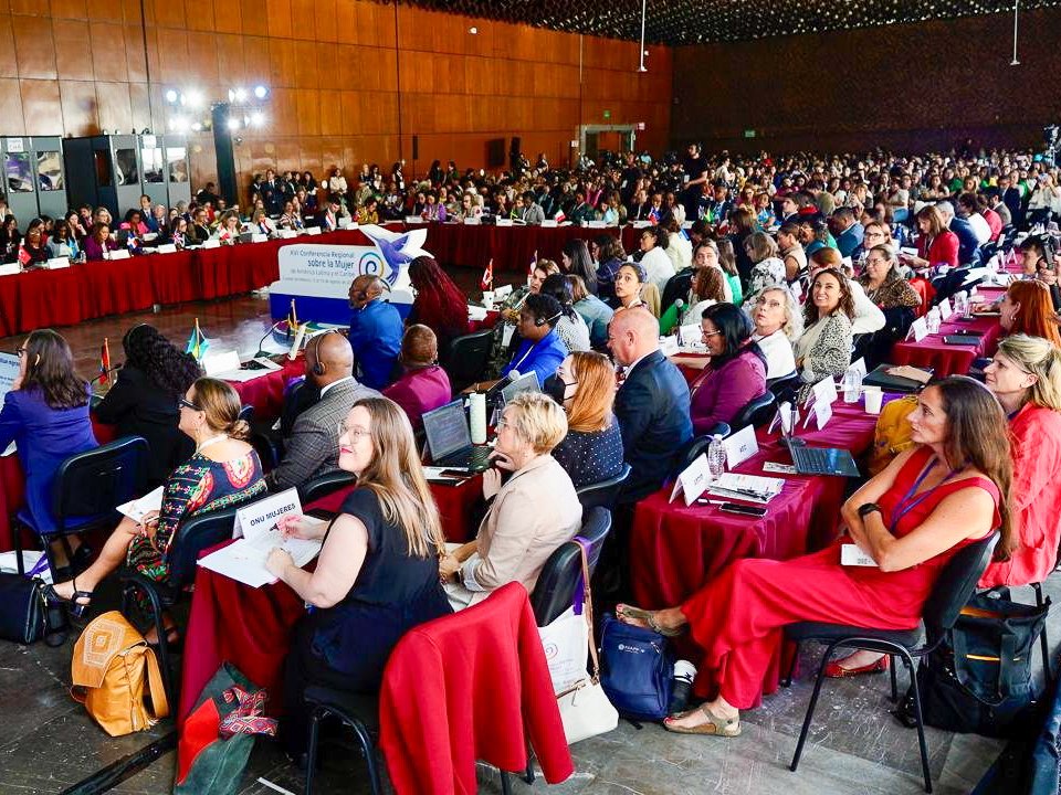 RGrynspan's tweet photo. In Latin America and the Caribbean, women spend on average three times more hours than men on unpaid care.

Investing in care systems is investing in equality, jobs, growth and well-being.

▶️ https://t.co/RD37vvNK8S

#XVIConferenciaMujerALC #XVIConferenceWomenLAC #CareSociety https://t.co/4k808zuEH5