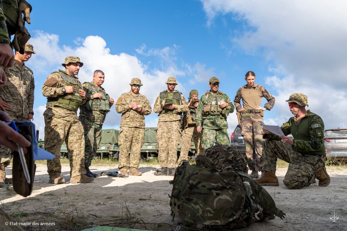 FrenchForces's tweet photo. 📍 Latvia | Exercise #VERBOOM 💥 is in full swing for @FrForcesEstonia !
 
➡️ Intensive training for sappers 🇦🇱 🇪🇸 🇫🇷 🇮🇹 🇬🇧 🇨🇦 integrated within @NATOMNBLatvia. 

🎯 Sharing knowledge between @NATO’s allies, to the benefit of collective security in Europe 💪 https://t.co/YQQ1wqfexb