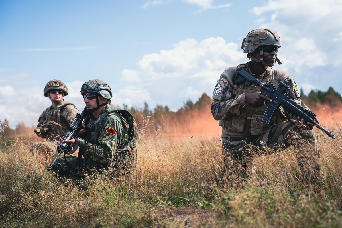 FrenchForces's tweet photo. 📍 Latvia | Exercise #VERBOOM 💥 is in full swing for @FrForcesEstonia !
 
➡️ Intensive training for sappers 🇦🇱 🇪🇸 🇫🇷 🇮🇹 🇬🇧 🇨🇦 integrated within @NATOMNBLatvia. 

🎯 Sharing knowledge between @NATO’s allies, to the benefit of collective security in Europe 💪 https://t.co/YQQ1wqfexb