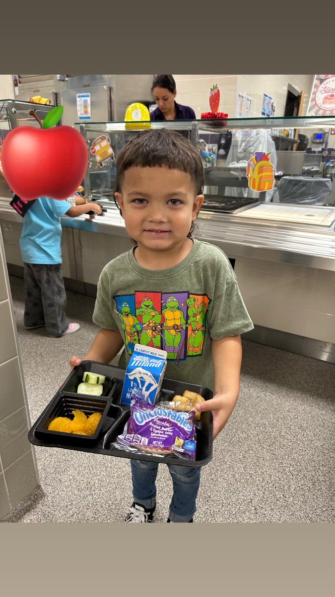 SMCISD_CN_DEPT's tweet photo. First time in school and first-time smiles! Our littlest learners at Bonham PK are loving classic burger day! 🍔💜 #SMCISD #HEREandNOW #FirstDayFun #BonhamPK #BurgerDay #HappyTummies @SMCISD_BONHAM https://t.co/INqNflLvZp