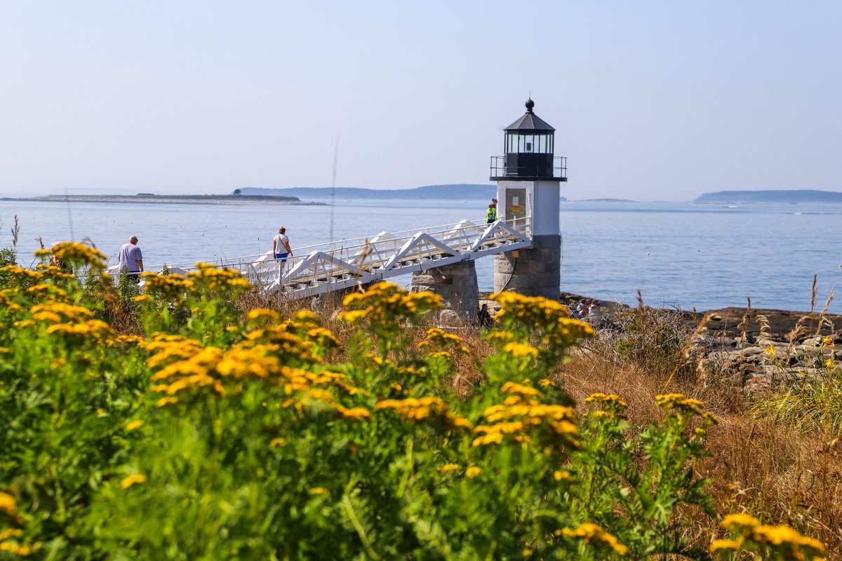 brycew_'s tweet photo. When there’s a heat wave in Maine, you’ve got to stay on the coast. On Tuesday I photographed three (of the 65 👀) lighthouses in Maine. Beautiful weather for going up and down the coast. https://t.co/srx2tGLjZV