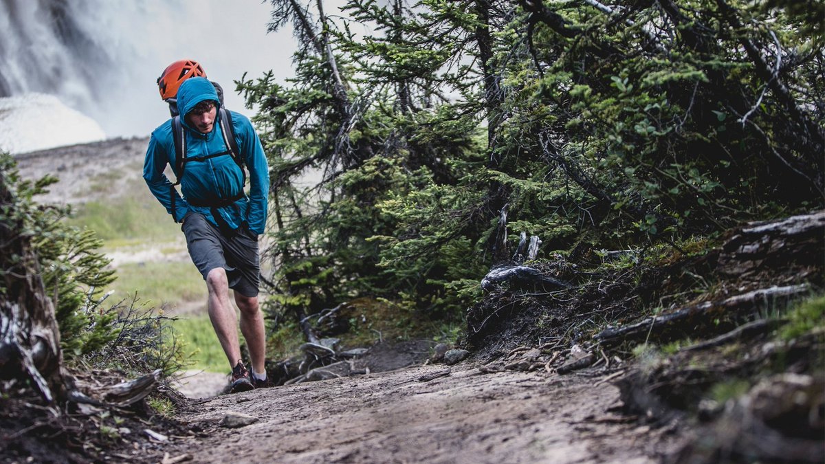 Para quien le guste la montaña, aunque el alpinismo se vea como algo a otro nivel, es muy interesante el documental El alpinista, basado en el canadiense Marc-André Leclerc y su forma tan particular de afrontar la escalada. Recomendable verlo sin saber nada de su historia.
