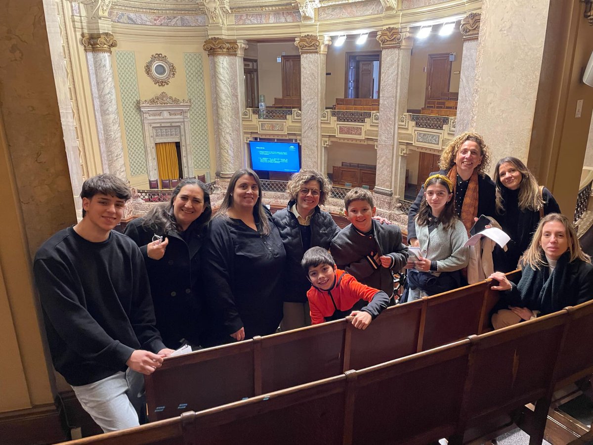 monicaffach's tweet photo. Una delegación de la escuela 83 llevó hoy al parlamento su iniciativa de rebautizarla Paulina Luisi.
Actualmente lleva el nombre de Martín Echegoyen, primer presidente del consejo de Estado de la dictadura.

Memoria, participación y construcción colectiva en nuestro municipio 👏 https://t.co/vHa4JGKHtx