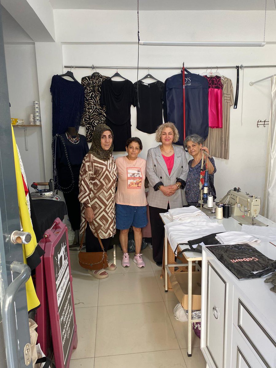 Ekonomi Birim Başkanlığımız, Turgut Özal Mahallemizde kadın esnaflarımızı ziyaret etti.

Kadın girişimcilerimizin emeğini, azmini ve üretim gücünü desteklemeye devam edeceğiz.
Esnafımızın yanındayız, birlikte daha güçlü yarınlara!🇹🇷