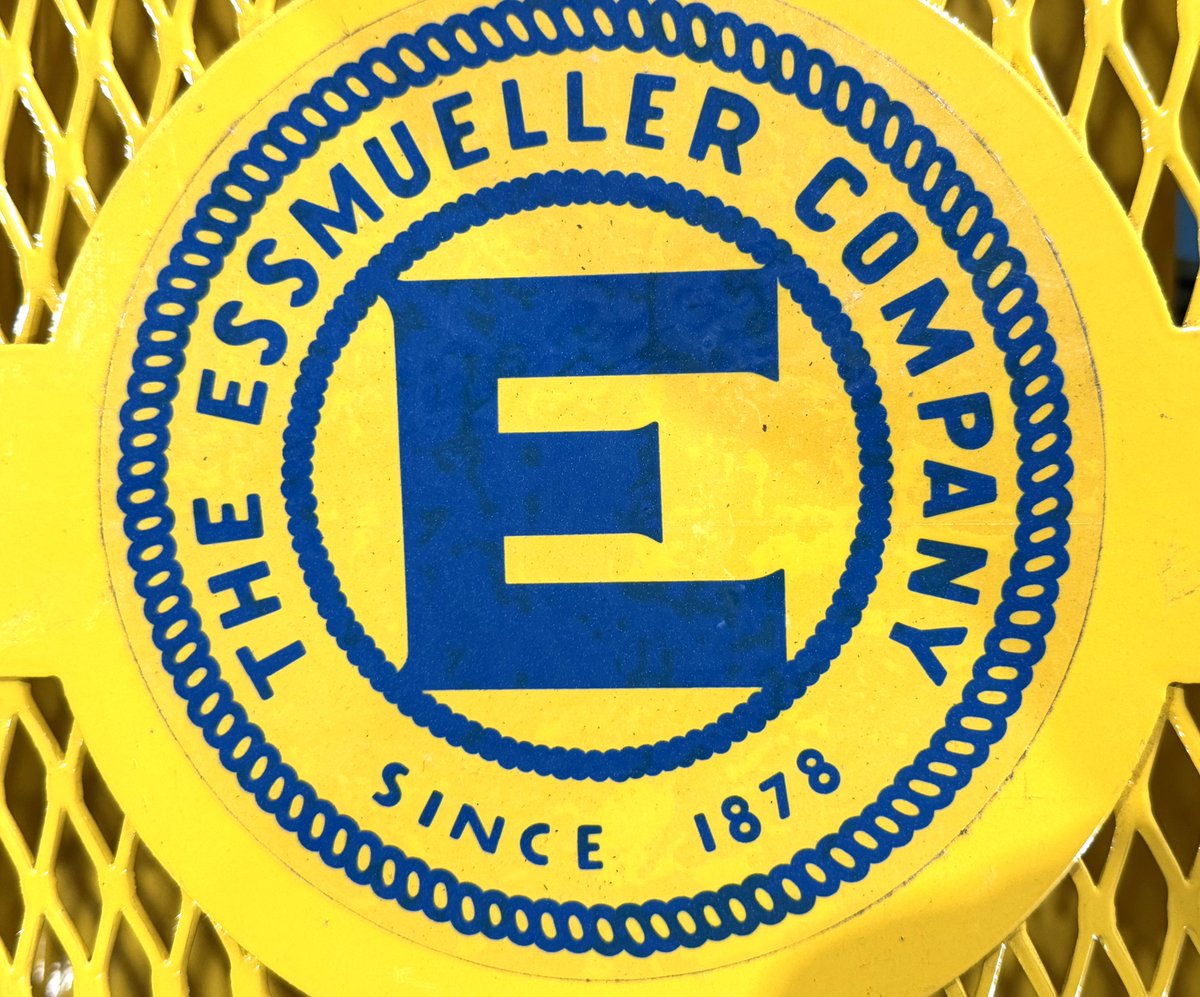 EssmuellerCo's tweet photo. Nothing better than watching production power through their conveyor projects to bring top Essmueller equipment into our customer's hands. https://t.co/ocW5LaEDQD