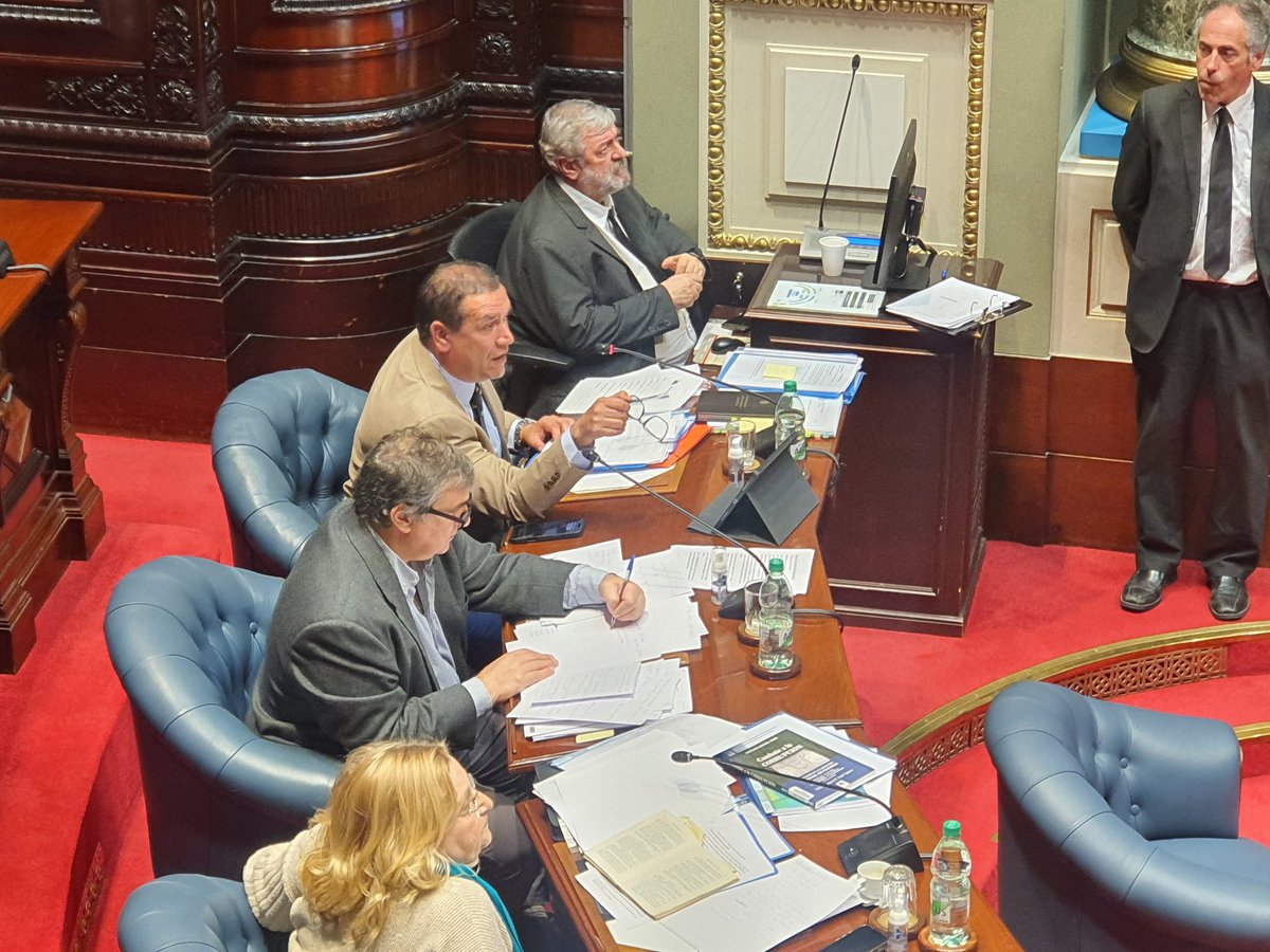 Timoteo Buffa (@buffa62632) on Twitter photo <a href="/camboue/">Sebastian Da Silva</a>, fiel a las raíces blancas, defendió hoy en el Senado el bolsillo de los uruguayos.
El Partido Nacional firme con la idea que la plata de la gente no es para caprichos de Fratti ¡ORGULLOSAMENTE BLNCO! <a href="/camboue/">Sebastian Da Silva</a>, fiel a las raíces blancas, defendió hoy en el Senado el bolsillo de los uruguayos.
El Partido Nacional firme con la idea que la plata de la gente no es para caprichos de Fratti ¡ORGULLOSAMENTE BLNCO!