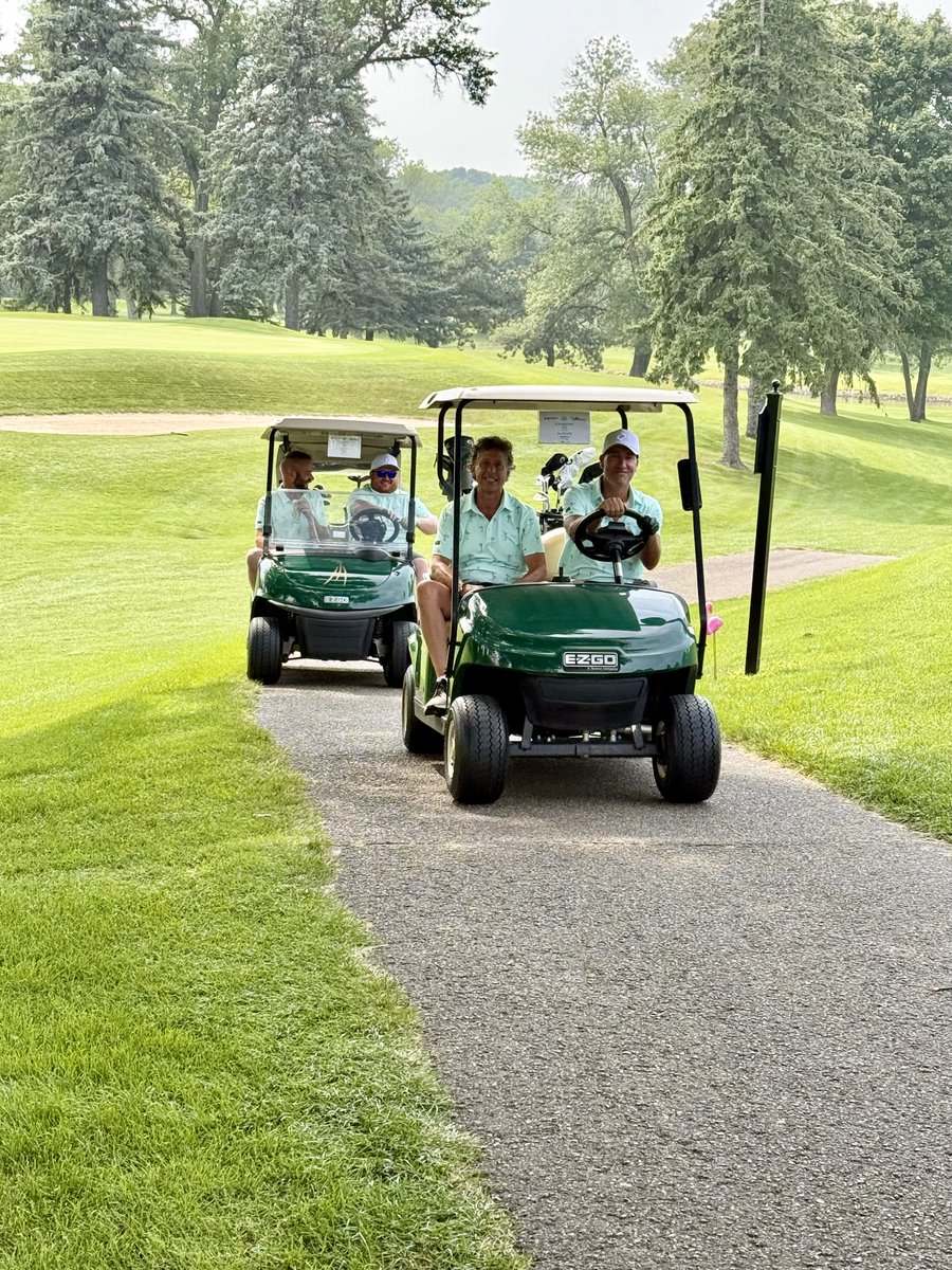 EveridgeBrands's tweet image. 🏌️‍♂️⛳️ Everidge brought the flamingo flair to the @TobyTournament 2025! 🦩 With themed shirts, a ring toss game, and awesome swag, we had a blast supporting scholarships through the Toby Landgraf Memorial Educational Fund! #EveridgeCares #GolfForGood #FlamingoFun