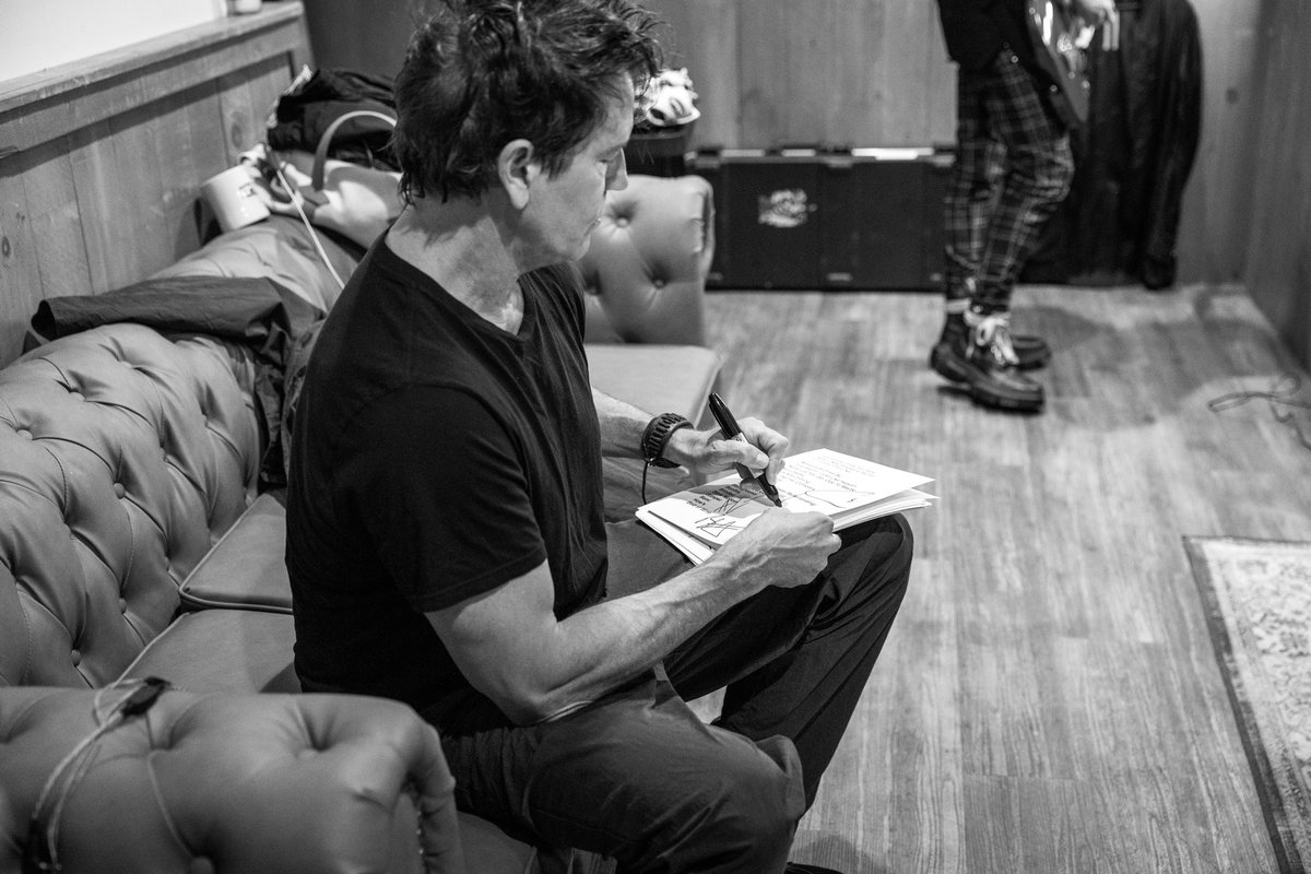 It's international left handers day.  

📸: Andrew Staples