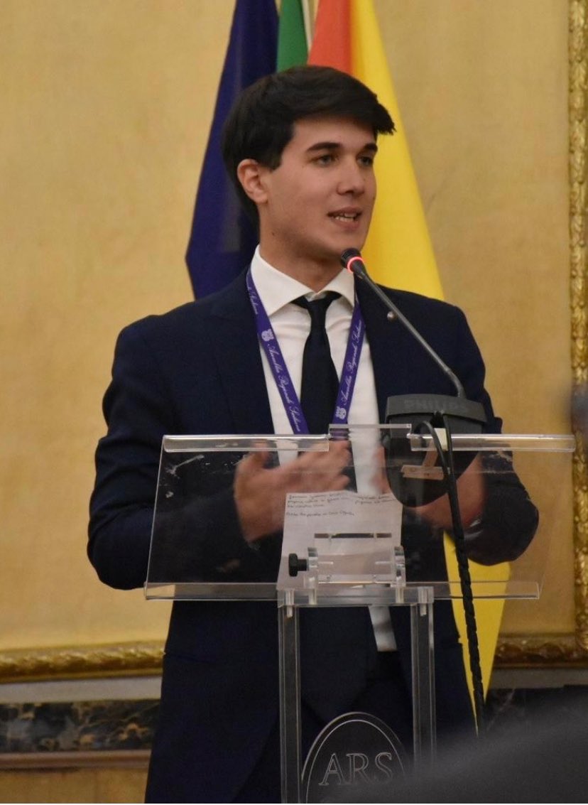 anna_arque's tweet photo. 3/ Catalunya ben pot compartir la definició de ‘nació secreta’ amb les nacions de Sardenya i Sicília.
Unes nacions poc referenciades, fins i tot, per altres moviments europeus d’alliberament.

En parlarem amb:
•Omar Onnis, escriptor sard
•Antonino Graziano, activista sicilià https://t.co/ZzUd0DT3Ir