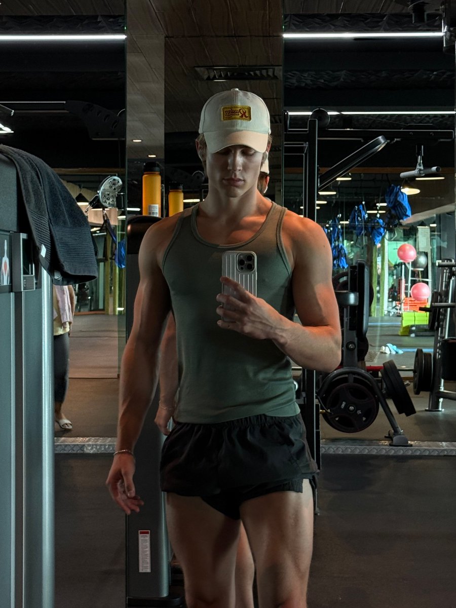 olivermuhl's tweet photo. Leg day baby https://t.co/GlgMLD72yl
