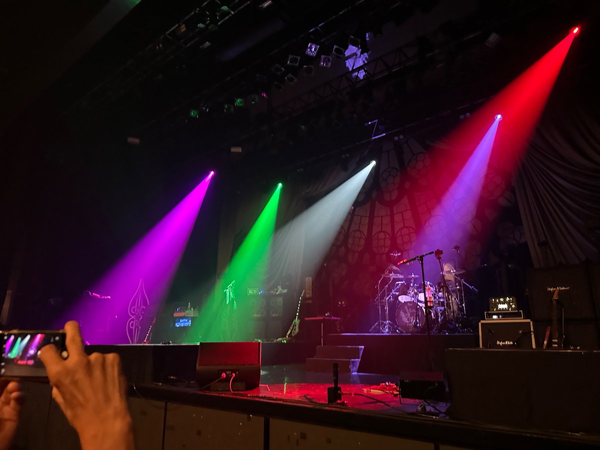 1015_spl's tweet photo. ALDIOUSのLIVEに奥さんと行って来ました。
凄いLIVEでした！！！
いままでのツアーでの事を思い出して途中何度も泣きそうになったけど‥
メンバーみんなの顔しっかり目に焼き付けてくる事が出来ました。
いつかまた会える日を楽しみにしてます！！
＃aldious
＃豊洲ピット https://t.co/qTSt2ObEoT