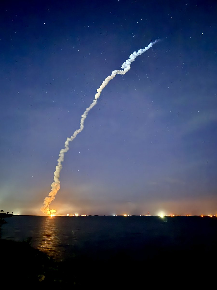 brasileight's tweet photo. Last night’s beautiful @ulalaunch LAUnch of its Vulcan rocket 🚀 from LC 41 at CCSFS @CanonUSA @torybruno @SLDelta45 
📸me  https://t.co/9yvQvALqgZ https://t.co/PZGO9YLeaw