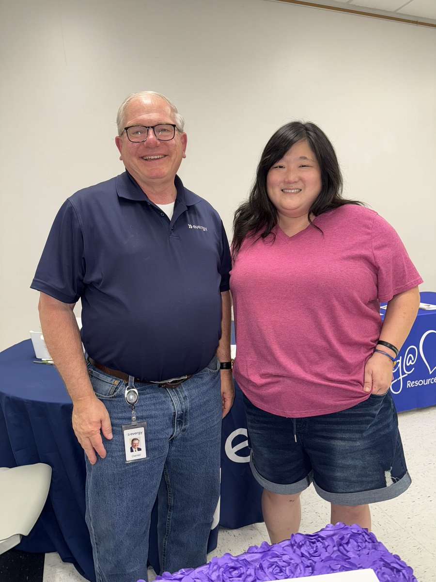 Did you catch Sherry at the Back to School Fair in Albany yesterday? Albany School had perfect attendance! Sherry and Meghann got to meet Gentry County’s K9, Jessie! Meghann also ran into our former Senator, Dan Hegeman! It was a good day in Gentry County!