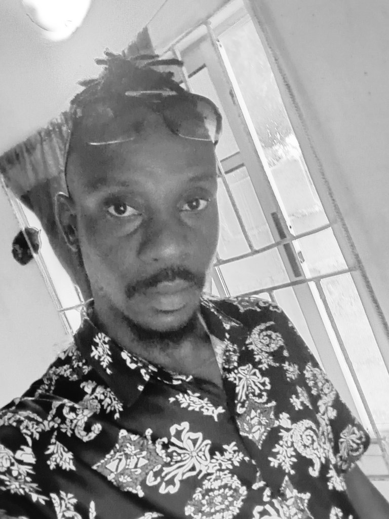 EtimDKing's tweet photo. Coming up differently, looking different  and with different kind of people, some i call family.💗💓💖 remember all we need is more money. Gods speed🙏 TYF https://t.co/JNWGuU3T3K