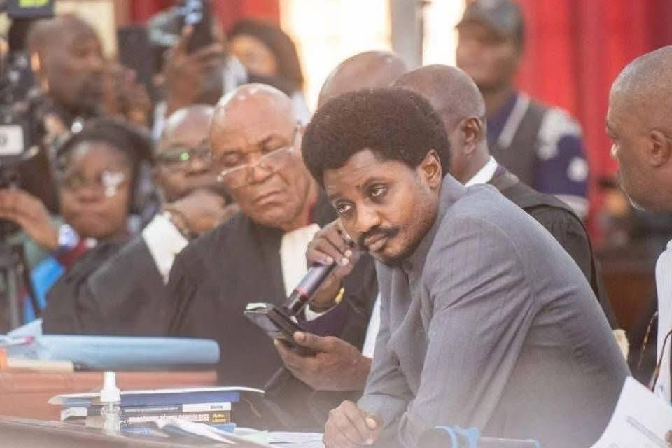 lapatrie243's tweet image. 🗣 Constant Mutamba :
« Aujourd’hui, cette justice que j’ai servie avec tant d’amour m’a tout arraché : mon honneur, ma crédibilité, ma dignité, mon directeur de cabinet. »

#RDC #Justice #ConstantMutamba #Déclaration