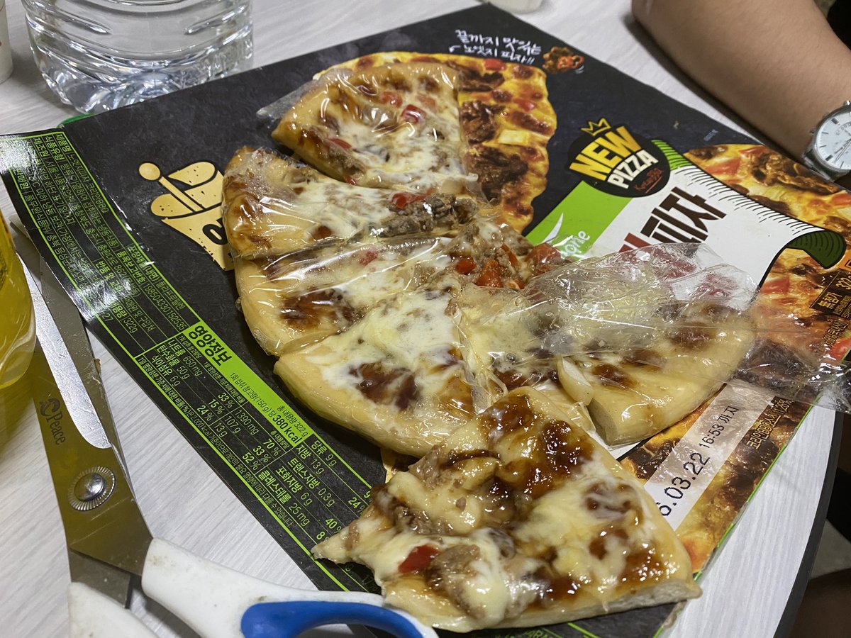 [목하(세정)이의 생일 일상]

지난 08. 08일의 생일 일상 입니다.

피자 치킨은 같은 환우 분이 사주셨고 야식은 부장님께서 사주셨습니다.

생일 기념 오찬 후 두류공원 투어를 했습니다.

두류공원 일대를 두시간 정도 걸은것 같습니다.