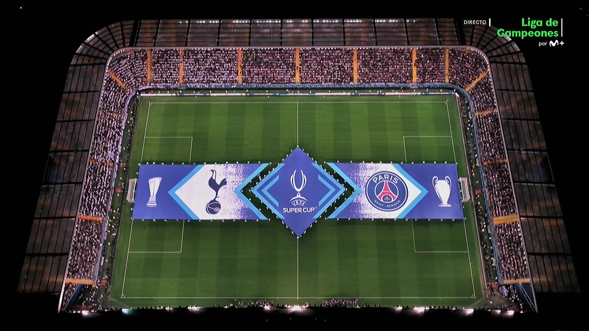 marca's tweet photo. Todo listo para la final de Supercopa de Europa. Jugadores en túnel de vestuarios. Ojo al mensaje que luce sobre el césped

Paren de matar niños
Paren de matar civiles https://t.co/TNPiYeBYfr