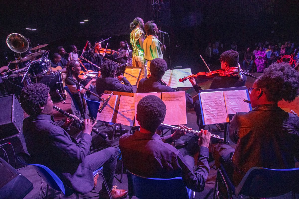 AFKenya's tweet photo. Waridi III with Checkmate Mido brought to you by Hii Stage ii. Afro-hip hop reimagined for orchestra by Levi Wataka. 🎺🎹 🎤 By the final notes, the audience was on its feet💃🏾

#CréationAfrica program. 🇫🇷

Catch the replay just here 👉🏽 https://t.co/NgcROwPDjl https://t.co/Sc9io1vDGP
