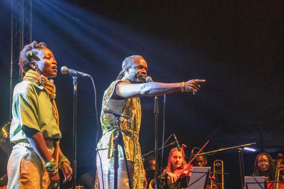 AFKenya's tweet photo. Waridi III with Checkmate Mido brought to you by Hii Stage ii. Afro-hip hop reimagined for orchestra by Levi Wataka. 🎺🎹 🎤 By the final notes, the audience was on its feet💃🏾

#CréationAfrica program. 🇫🇷

Catch the replay just here 👉🏽 https://t.co/NgcROwPDjl https://t.co/Sc9io1vDGP