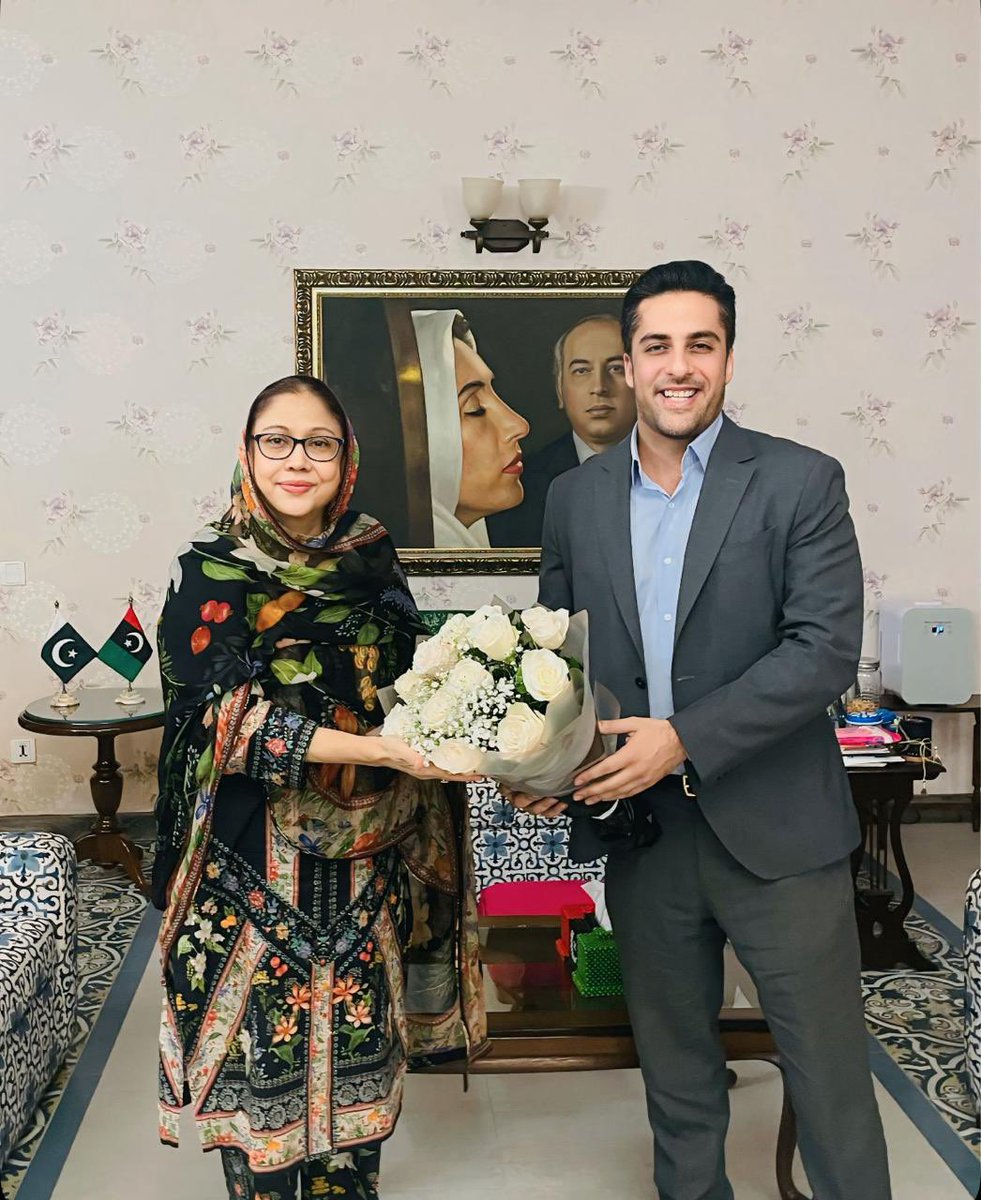 ZQamarShah's tweet photo. Congratulated Adi @FaryalTalpurPk on performing Umrah https://t.co/mxfEGNBsfL