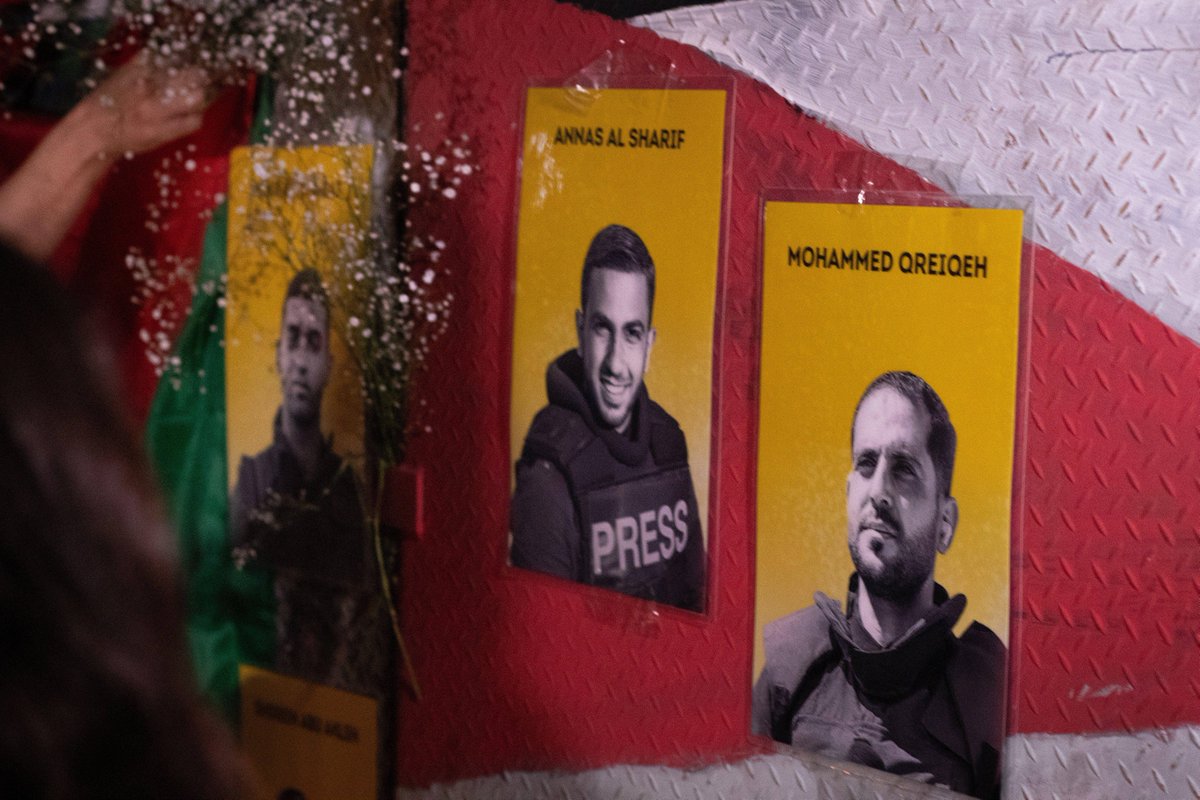 🇵🇸 El 10 de agosto, un ataque de Israel en Palestina mató a 5 periodistas de Al Jazeera. Esto es inaceptable.

Las víctimas: el periodista Anas Al-Sharif, el corresponsal Mohammed Qreiqeh y los camarógrafos Ibrahim Zaher, Mohammed Noufal y Moamen Aliwa. Todos ellos ejercían su