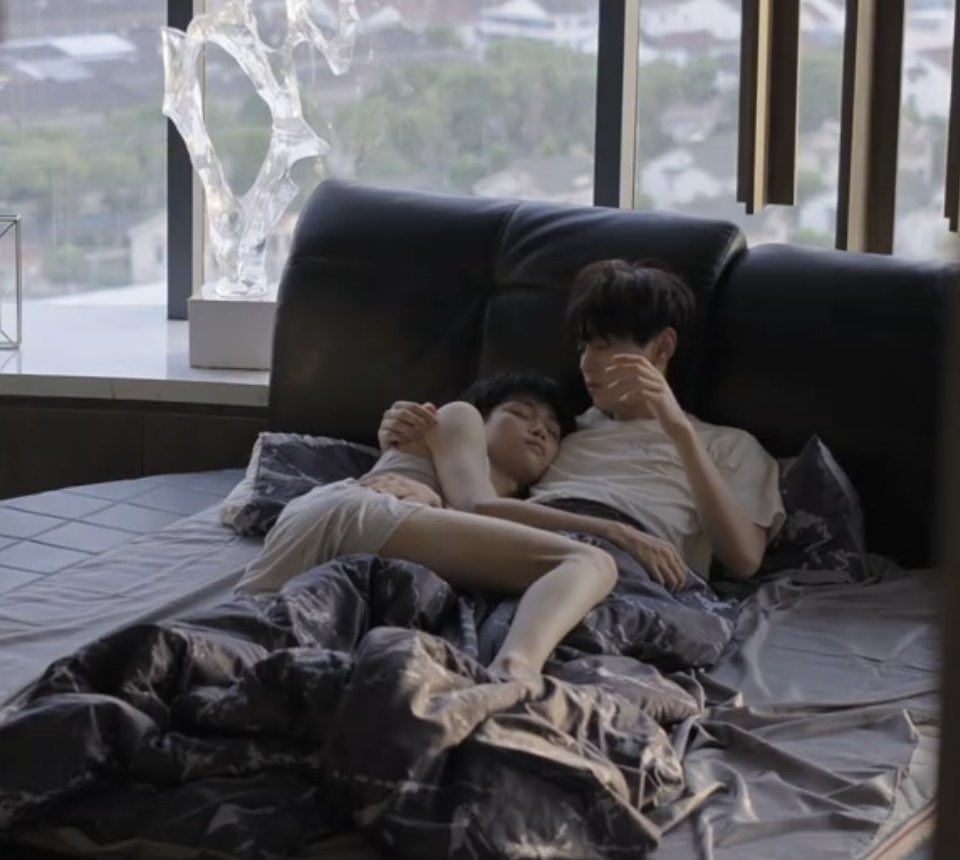 aibarisu's tweet photo. u know weiwei slept good asf https://t.co/B7CuVIkTyT