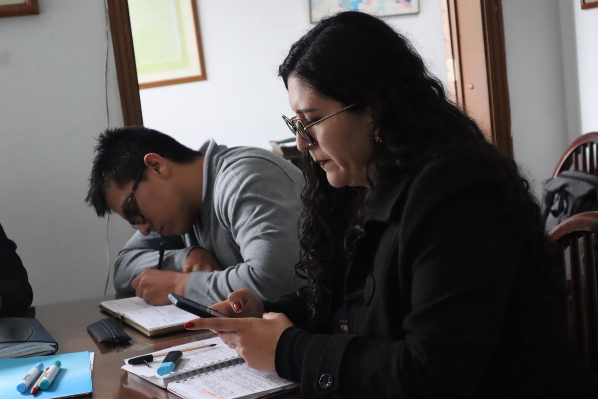 Gildardo Silva #PactoHistórico 💚💛 (@gildardosilvaph) on Twitter photo Nos hemos reunido con el <a href="/CPDHColombia/">Comité Permanente Por La Defensa de los DD.HH.</a> para hablar sobre el Proyecto de Ley de Desmantelamiento y Sometimiento de los actores armados en el país. En la reunión participó el compañero David Ravelo, facilitador de la Mesa de Diálogo de Paz Urbana en Barrancabermeja y Presidente del Nos hemos reunido con el <a href="/CPDHColombia/">Comité Permanente Por La Defensa de los DD.HH.</a> para hablar sobre el Proyecto de Ley de Desmantelamiento y Sometimiento de los actores armados en el país. En la reunión participó el compañero David Ravelo, facilitador de la Mesa de Diálogo de Paz Urbana en Barrancabermeja y Presidente del
