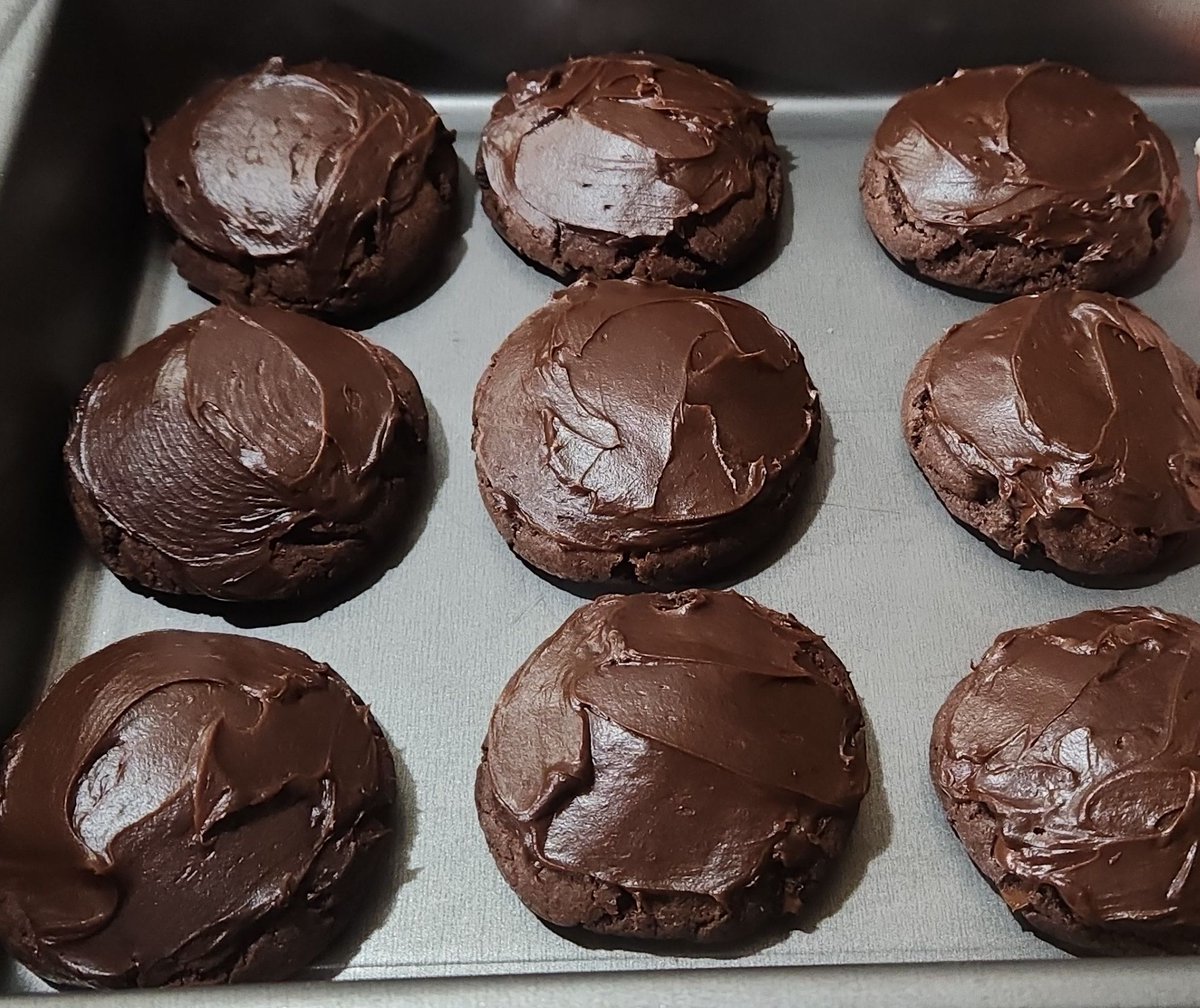 LB_Confections's tweet photo. Triple Chocolate Cookies https://t.co/0x08rPk7dT
