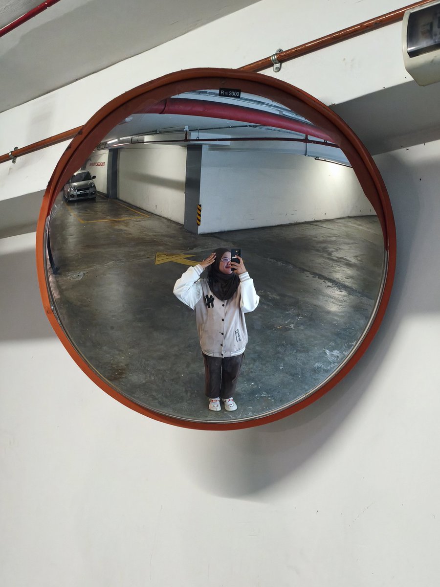 FrshAtira's tweet photo. Kite rasmikan dulu baju awak hihi https://t.co/h3PduhSkjD