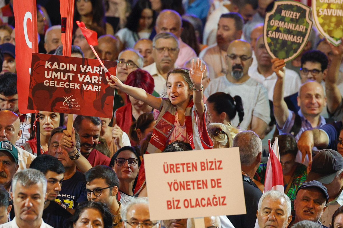 eczozgurozel's tweet image. Tuna’nın sesi, Rumeli’nin nefesi canım Bayrampaşa!

Erdoğan’a Balkan göçmeni akrabalarımla sesleniyorum:

‘Ya hapse atıl ya Ak Parti’ye katıl’ düzenini de bozacağız!

Ne yaparsan yap başaramayacaksın!