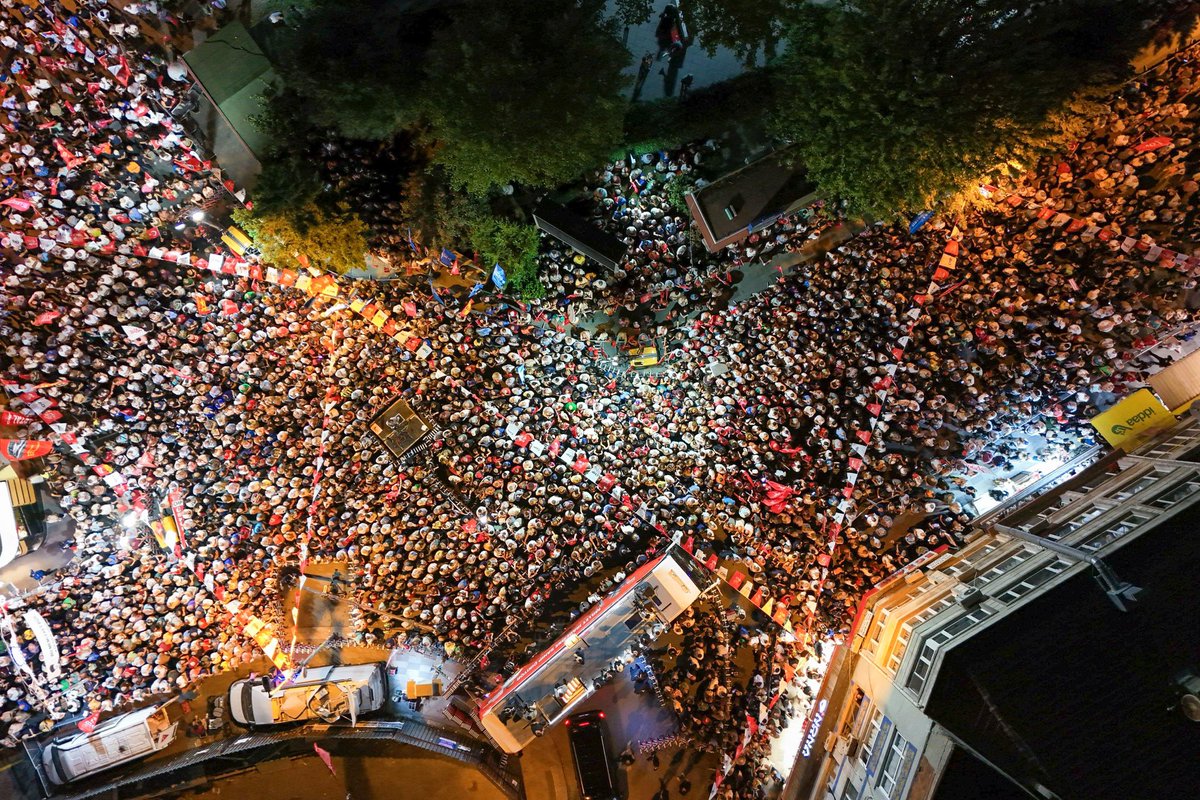 eczozgurozel's tweet image. Tuna’nın sesi, Rumeli’nin nefesi canım Bayrampaşa!

Erdoğan’a Balkan göçmeni akrabalarımla sesleniyorum:

‘Ya hapse atıl ya Ak Parti’ye katıl’ düzenini de bozacağız!

Ne yaparsan yap başaramayacaksın!