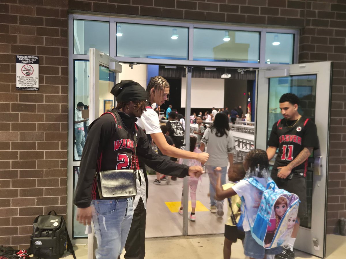 WagnerboysBball's tweet photo. Great way to start the school year by opening doors and greeting the little lions at Escondido Elementary!!! #CommunityService @JudsonISD @JISD_ATHLETICS @CoachStarin https://t.co/ueknZSwBPy