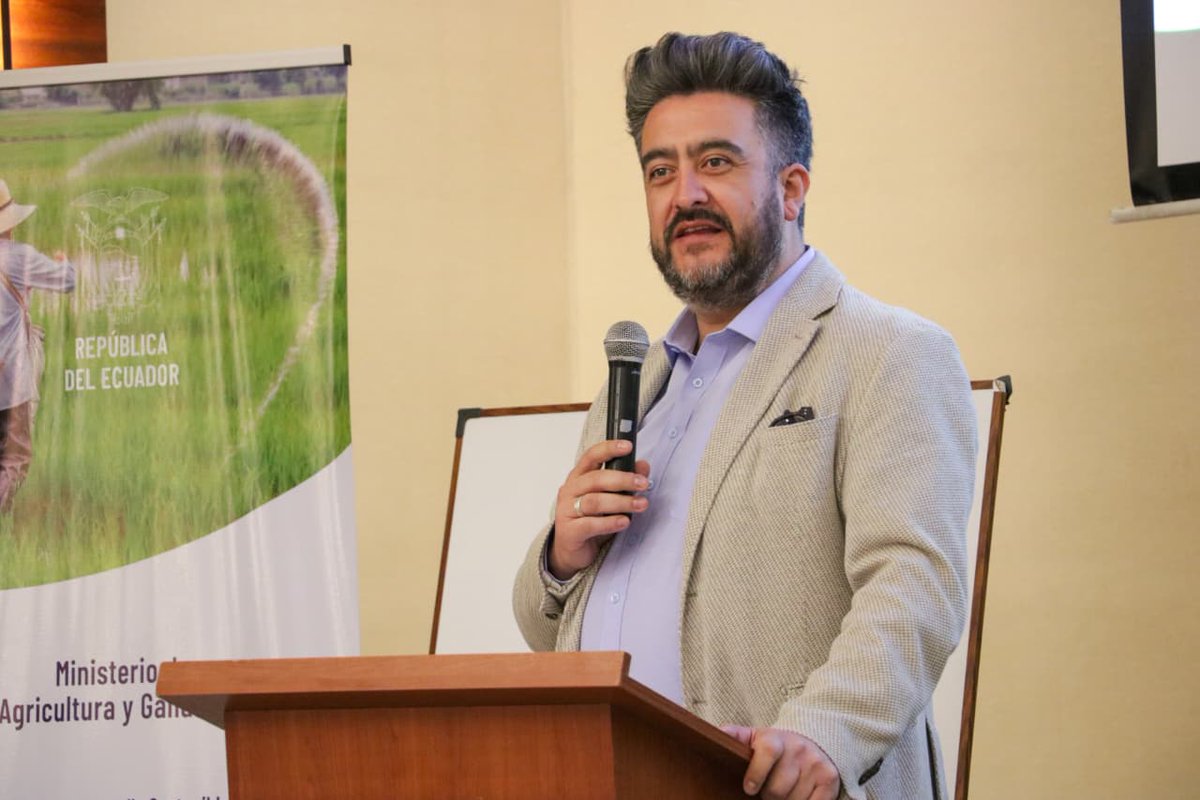 AgriculturaEc's tweet photo. 🚀🌱 ¡Arrancamos!
Hoy dimos inicio al Bootcamp “Jornadas de Fortalecimiento y Gestión de Conocimiento en Temáticas de Género y Seguimiento & Evaluación de Proyectos” en Quito, en el marco del Proyecto DESATAR y junto al @IICAEcuador.

En este primer día, trabajamos el Enfoque de Género Transformador, abordando causas estructurales, experiencias de las y los participantes, y herramientas para fortalecer la Agricultura Familiar Campesina con una visión inclusiva y sostenible.

Seguimos construyendo capacidades para que el campo ecuatoriano crezca con equidad y oportunidades para todos. 🌾💪

#ElNuevoEcuador