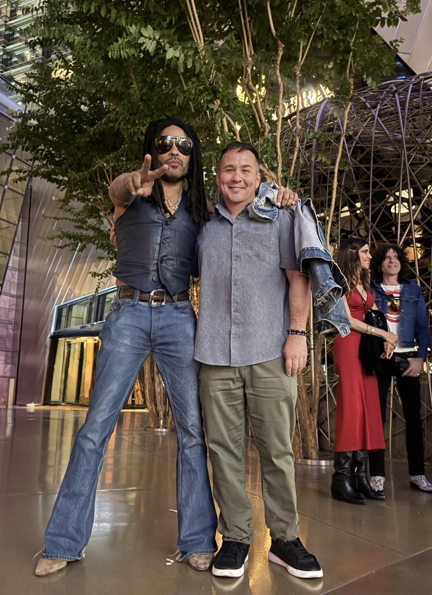 Fun night hanging with Lenny Kravitz
Vibes were electric!⚡️