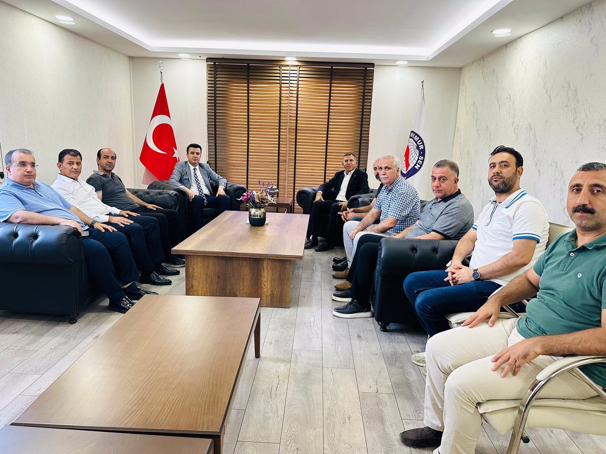 Bağlar Kaymakamımız Sayın Necdet ÖZDEMİR sendikamıza iadei ziyarette bulundular.
İş kollarımızın başkanlarıyla ağırladığımız değerli kaymakamımıza nazik ziyaretleri ve hoş sohbetleri için çok teşekkür ederiz..

<a href="/BaglarKaymakam/">Bağlar Kaymakamlığı</a> 
<a href="/vali_zorluoglu/">Murat Zorluoğlu</a> 
<a href="/_aliyalcin_/">Ali YALÇIN</a>