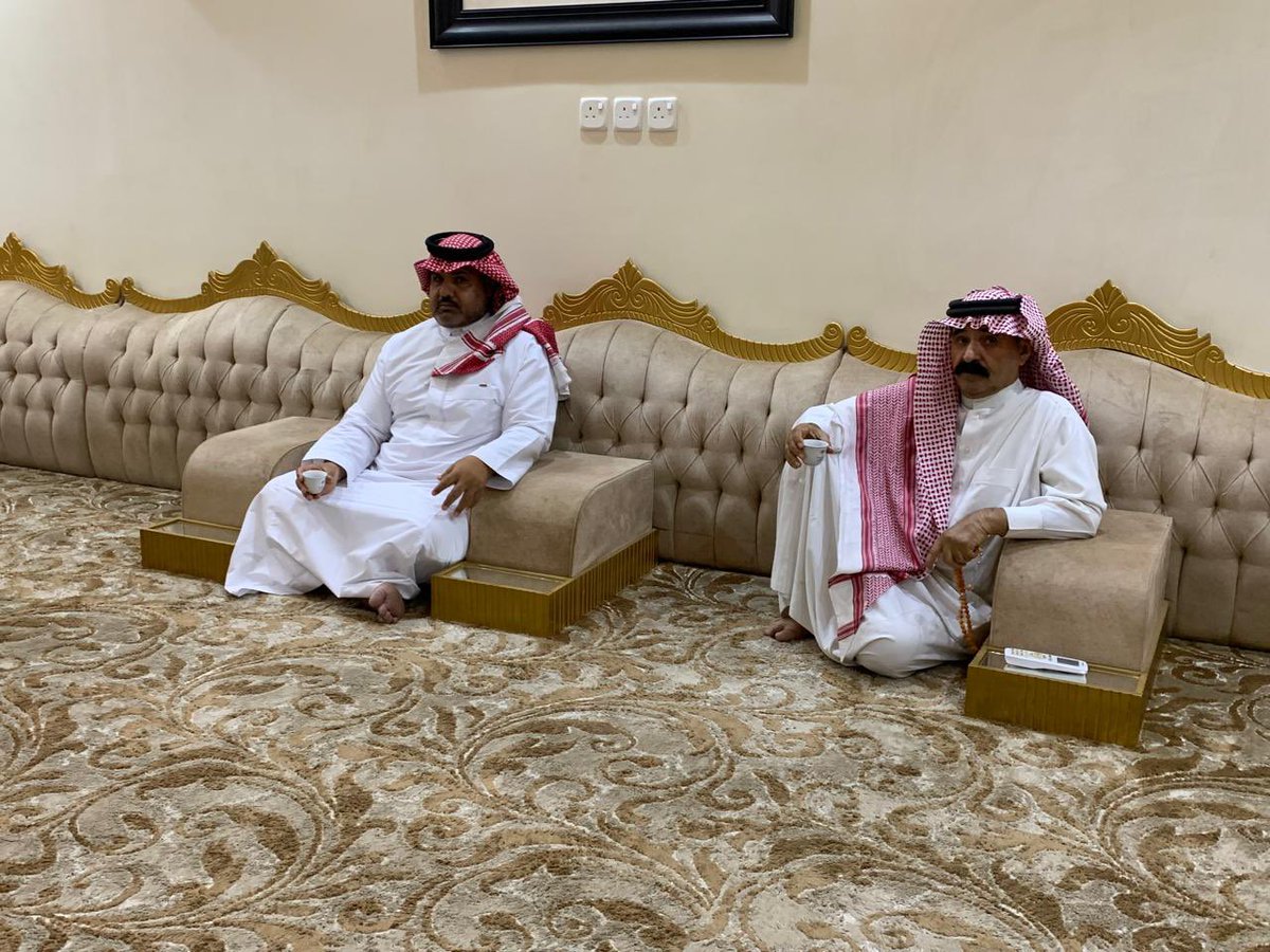 whs_auf's tweet photo. الشيخ سعود بن عبدالله بن فرج بن غريبان الحسيني شيخ #قبائل_ولد_حسين_من_الصواعد_من_عوف_من_حرب
في ضيافة #قبيلة_بلي في منزل الشيخ / بدر الوحيشي البلوي
بحضور #شيخ_قبيلة_بلي الشيخ / سليمان بن محمد بن رفاده 
واثناء ذلك تم مناقشة موضوع ابن القبيلة / ساير عتيق الهرساني الحسيني العوفي. https://t.co/BAxLLZdRkZ