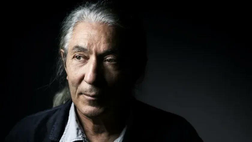 🚨 Découvrez en exclusivité la lettre de Boualem Sansal écrite depuis sa prison en Algérie. 

⚡️NE DÉTOURNEZ PAS LE REGARD

Mes amis,
Si cette lettre vous parvient, c’est que malgré les murs, les verrous et la peur, il existe encore des brèches par lesquelles la vérité peut se