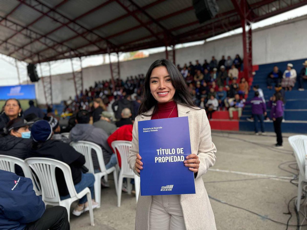 ¡Buenas noticias para Azuay!
Como parte del programa #CreamosPatrimonio, el Pdte. <a href="/danielnoboaok/">Daniel Noboa Azin</a> y el ministro (e) <a href="/Ivan_Giler_I/">Ivan Giler Intriago</a> entregaron 268 títulos de propiedad a familias de 8 cantones. Más de 800 personas ya cuentan con un patrimonio familiar en la provincia.