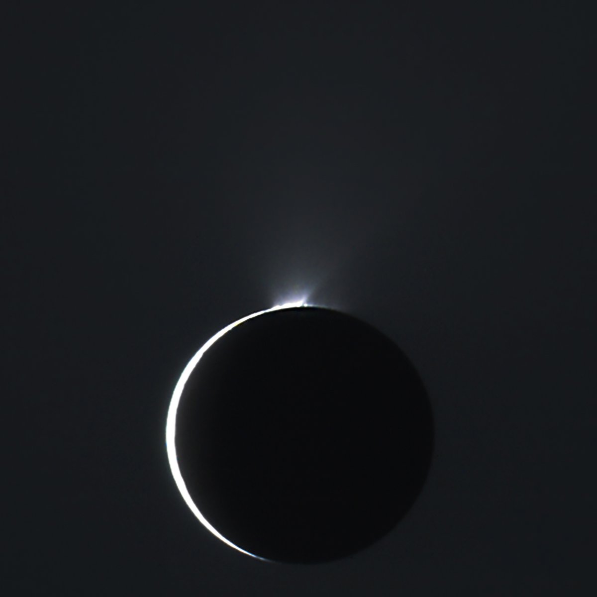 JPMajor's tweet photo. Images of Saturn's moon Enceladus spraying water vapor and ice particles into orbit captured with @NASA's Cassini spacecraft during a close pass on August 13, 2010 #OTD https://t.co/Ye0Vk5Pqol