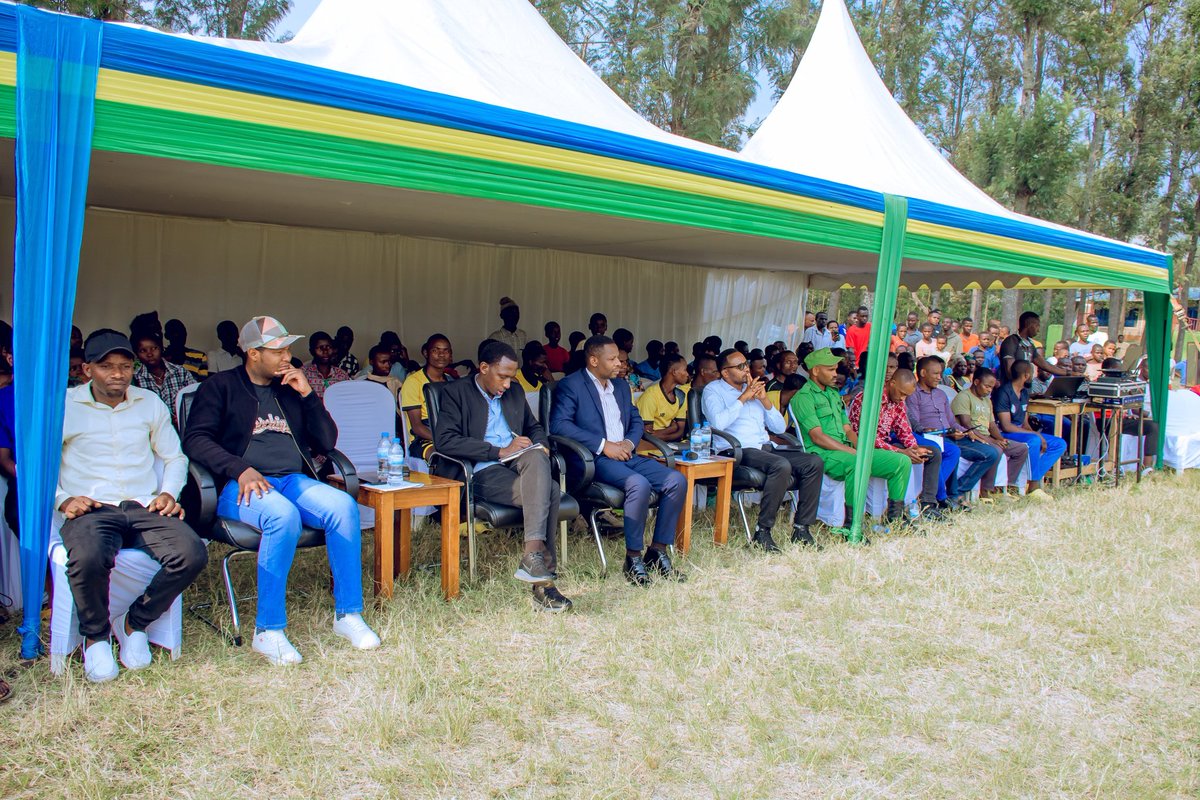 NyagatareNyc's tweet photo. Kuri uyu munsi, Umuhuzabikorwa w'Inama y'Igihugu y'Urubyiruko @moses_katurebe yifatanije n'Urubyiruko rwo muri #Mukama kwizihiza Umunsi Mpuzamahanga w'Urubyiruko #IYD2025. Mu ijambo rye yasabye Urubyiruko gukomeza kugira uruhare muri gahunda za leta zose.
@RwandaYouthArts https://t.co/mENLsHyKop
