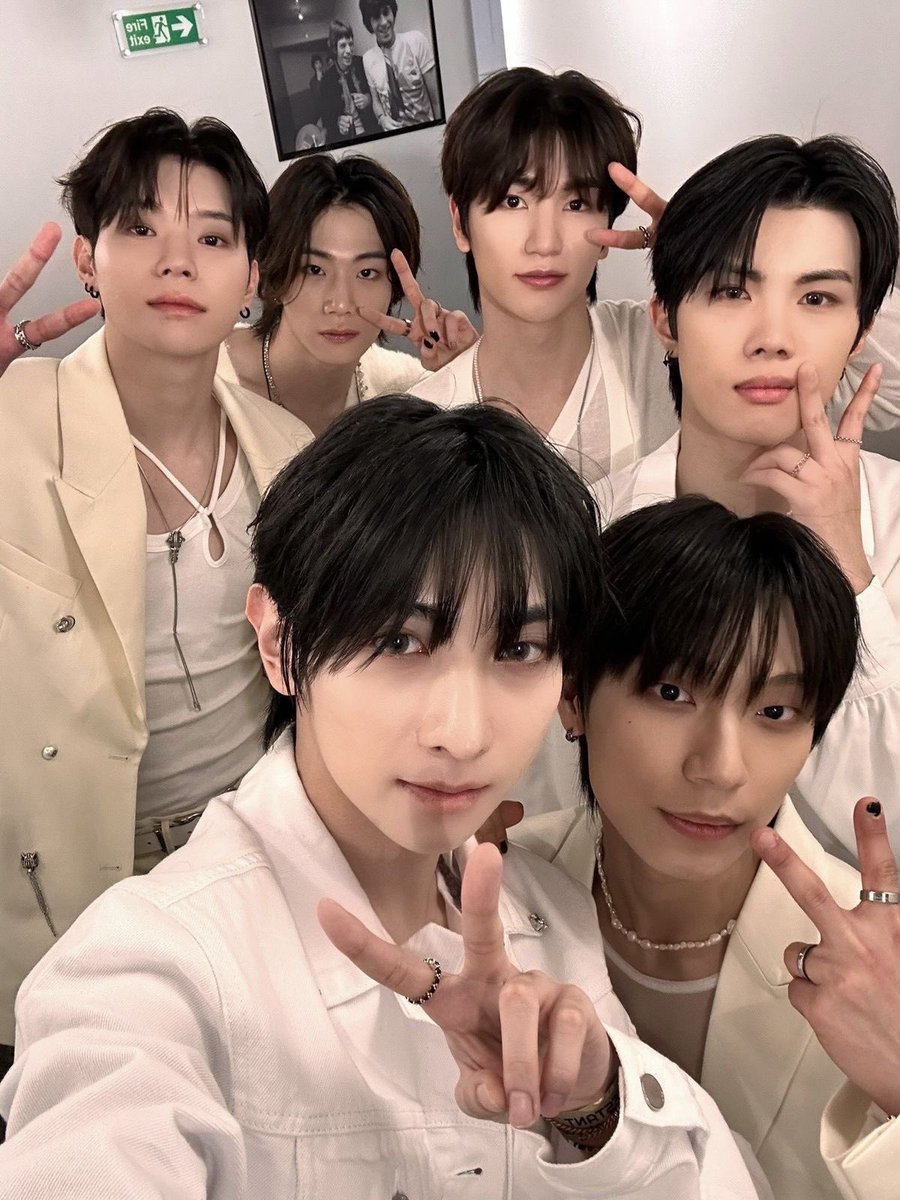 syaspring's tweet photo. I am BLEE for almost a year now, but I still haven’t received group comeback yet…
WUZO, can members make new music, not coffee, please?
#BlitzersDeserveBetter
#BringBackBlitzers
#WakeUpWUZO
#BLITZERS #BLEE #블리처스 @WUZO_BLITZERS https://t.co/PGn3DYlNJm