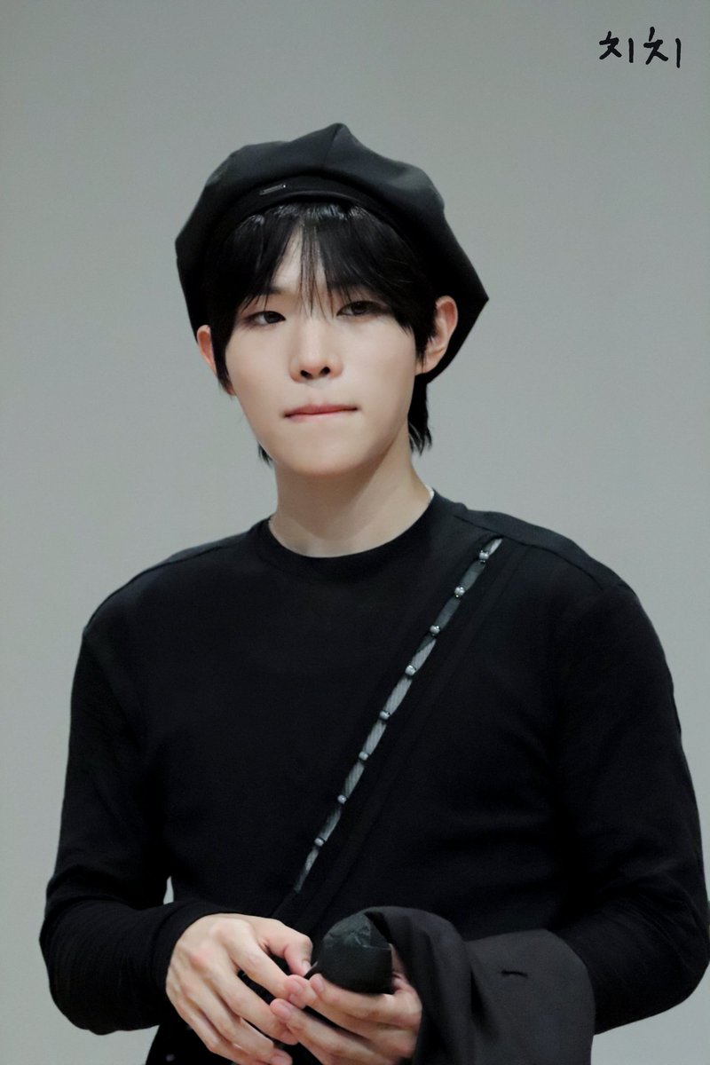 250727 임정빈

 ˙˚ ʚ ᕱ⑅ᕱ ɞ˚˙
     (｡•◡•｡)
┏━O━O━┓
  그래서 짜장이
사진 언제준다구?
┗━  ━━ ━┛

#POW #POW_GRID #파우 #정빈 #임정빈 #짜장이줘유