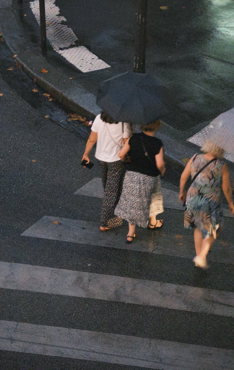 foolsday91's tweet photo. Paris in the rain, literally https://t.co/RDpCtp6i78