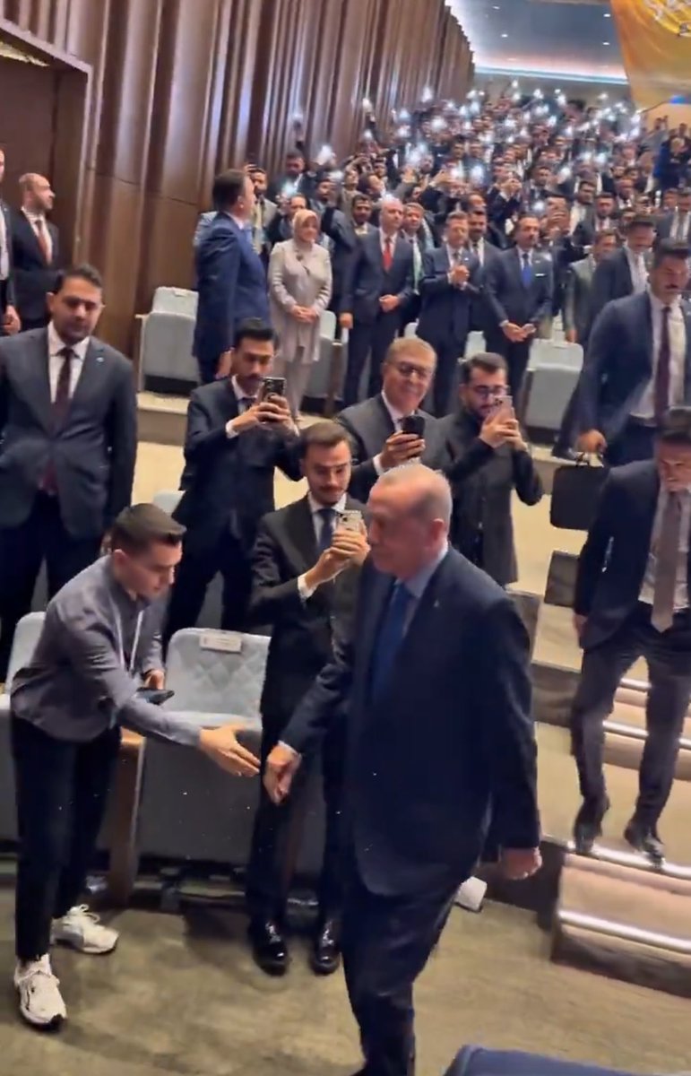 Emir Mousavi (@emir_mousavi) on Twitter photo <a href="/avyusufibis/">Yusuf İBİŞ</a> <a href="/RTErdogan/">Recep Tayyip Erdoğan</a> Başkası adına yine utandık.
Gençlerden bu kadar uzak olan başka bir genel başkan varsa o da Doğu Perinçek’tir. <a href="/avyusufibis/">Yusuf İBİŞ</a> <a href="/RTErdogan/">Recep Tayyip Erdoğan</a> Başkası adına yine utandık.
Gençlerden bu kadar uzak olan başka bir genel başkan varsa o da Doğu Perinçek’tir.