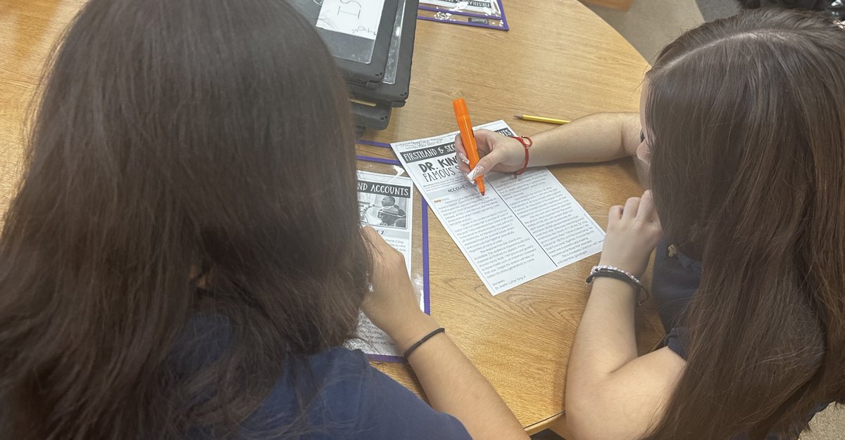 Mr. Espinoza's students made cross-curricular connections. They used their prior knowledge about genres to read and discuss the differences between primary and secondary sources. <a href="/CoronaAlex_GEMS/">Alex Corona</a> #historyandreading #reading #teamwork