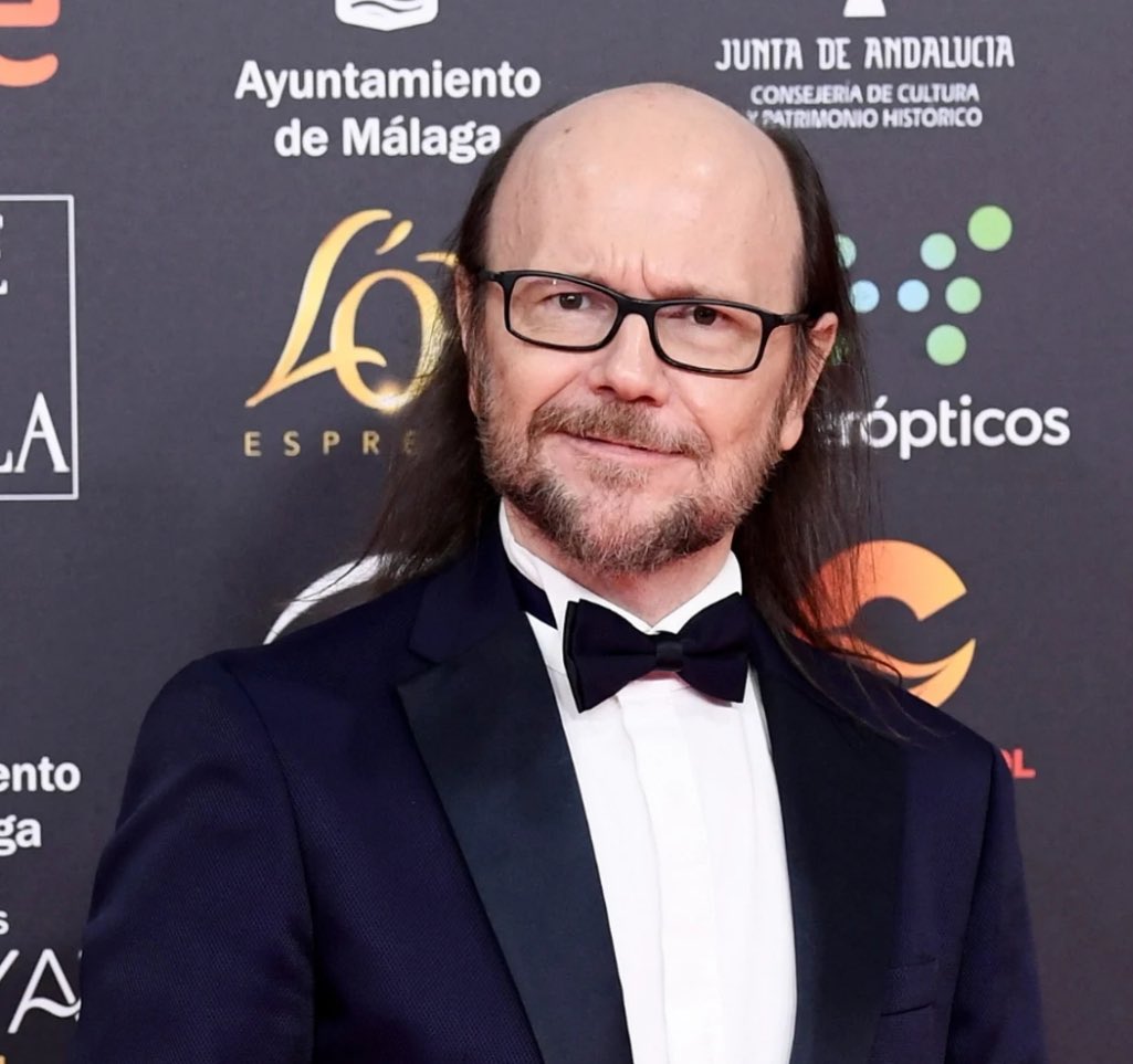 Albert Castillón (@albertcastillon) on Twitter photo Pido respeto para <a href="/SSantiagosegura/">Santiago Segura</a> , quizá el único director de cine, de este país, que no depende de la subvención, sino que vive de la taquilla. Cuando veamos la película de Torrente opinamos. Pido respeto para <a href="/SSantiagosegura/">Santiago Segura</a> , quizá el único director de cine, de este país, que no depende de la subvención, sino que vive de la taquilla. Cuando veamos la película de Torrente opinamos.