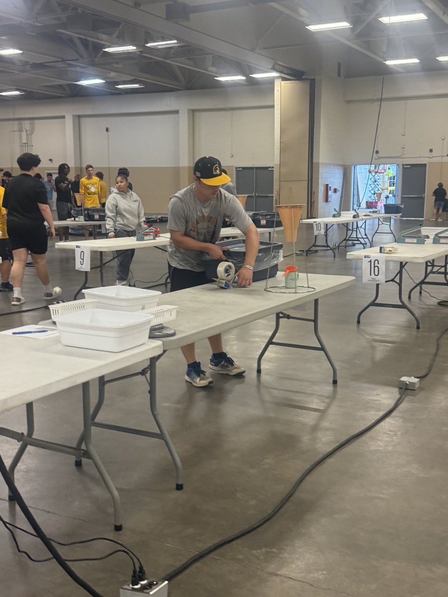 Our Softball &amp; Baseball teams spent their afternoon volunteering with United Way, helping set up for the Annual Meal Packing Event taking place tomorrow at the Crown!

#ForwardTrojans #FutureReady