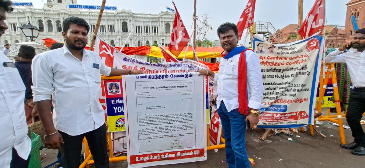 sangathamizhanM's tweet photo. யார் உண்மையான 
கூலிகள்? 

உயிரைக் கொடுத்து 
போராடும் கூலிகள் 
நள்ளிரவில் கைது! 

டோப்பாமயிரு நட்டு
கூலியாக நடிக்கும் 
சினிமாவுக்கு விளம்பர தூது! 

தூய்மை பணியாளர்களின் 
போராட்டம் தப்பா! 

நீ எல்லாம் 
தமிழ்நாட்டுக்கு அப்பா!

-ம. சங்கத் தமிழன் https://t.co/n0yYbYTdL5