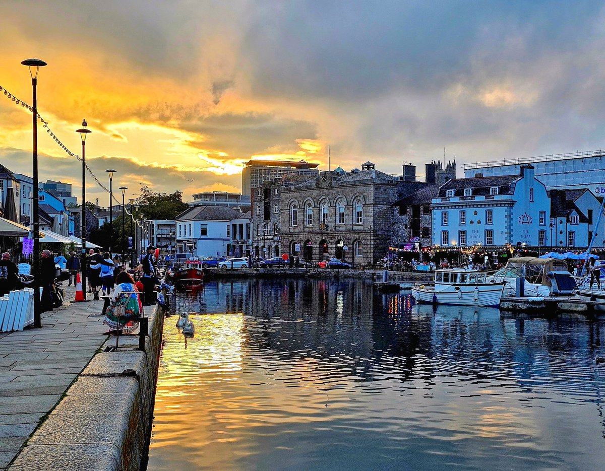 Sunset and swans #sunset #swans #BritishFireworkChampionships #TheBarbican #Plymouth <a href="/oneplymouth/">One Plymouth</a>