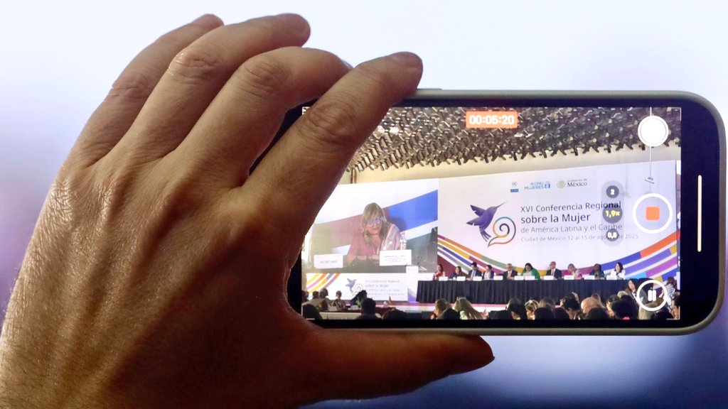Relaciones Exteriores (@sre_mx) on Twitter photo 📸 Después del arranque de los trabajos de la XVI Conferencia Regional sobre la Mujer de América Latina y el Caribe, presidido por la secretaria de las Mujeres, <a href="/CitlaHM/">Citlalli Hernández Mora</a>, se presentó el documento “La sociedad del cuidado: gobernanza, economía política y dialogo social para una 📸 Después del arranque de los trabajos de la XVI Conferencia Regional sobre la Mujer de América Latina y el Caribe, presidido por la secretaria de las Mujeres, <a href="/CitlaHM/">Citlalli Hernández Mora</a>, se presentó el documento “La sociedad del cuidado: gobernanza, economía política y dialogo social para una